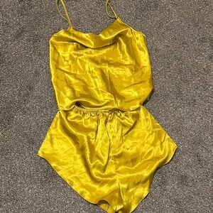 *DONATED* Women’s mustard Yellow satin PJ